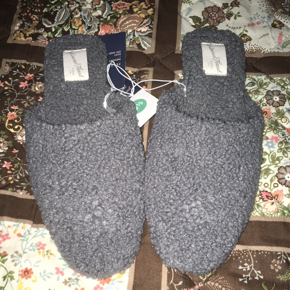 NWT! Ladies Sherpa Mule Flats